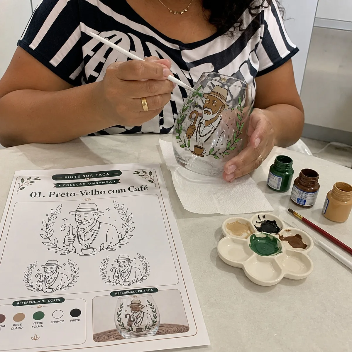 Taça do Preto-Velho pintada com pincel e cartela de molde