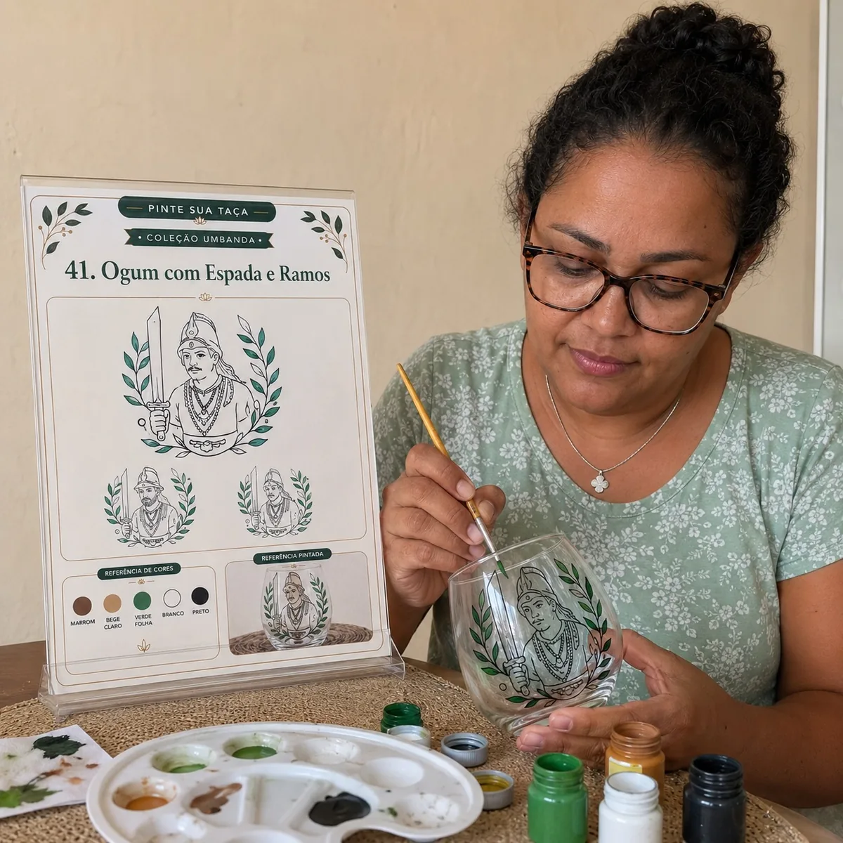 Cliente pintando a taça do Preto-Velho com Café